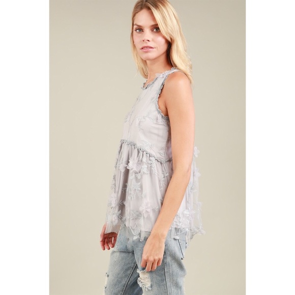 HP 9/30 🎉 1 SMALL LEFT Grey Floral 3D Detail Top - Picture 2 of 7